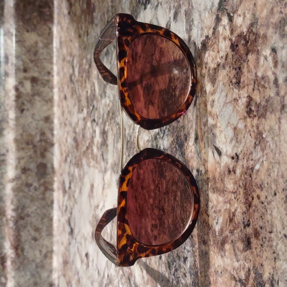 Marilyn Monroe Collection Cat Eye Sunglasses - Picture 4 of 7